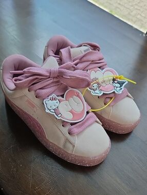Puma Size Junior 7 Girl's Pink Hello Kitty Charm Sneakers